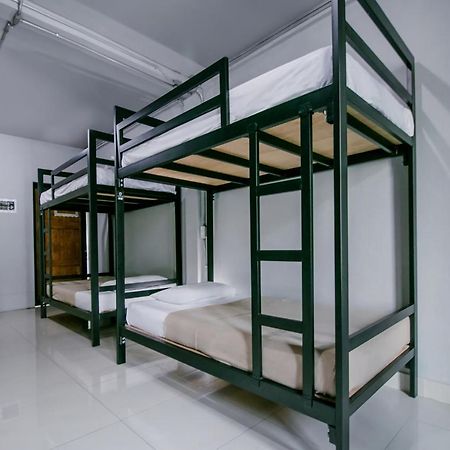 Oyo 421 Guyasuka Hostel & Cafe Bangkok Extérieur photo
