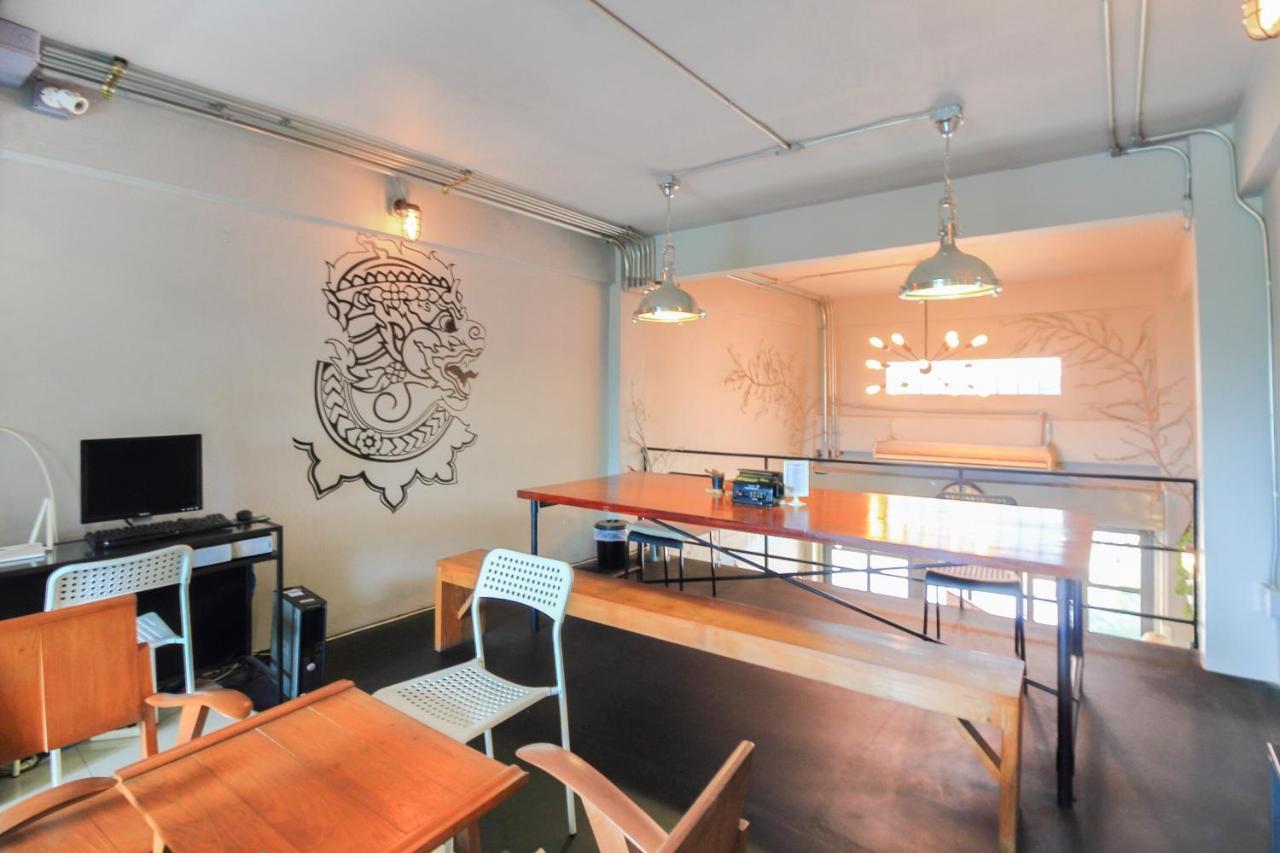 Oyo 421 Guyasuka Hostel & Cafe Bangkok Extérieur photo
