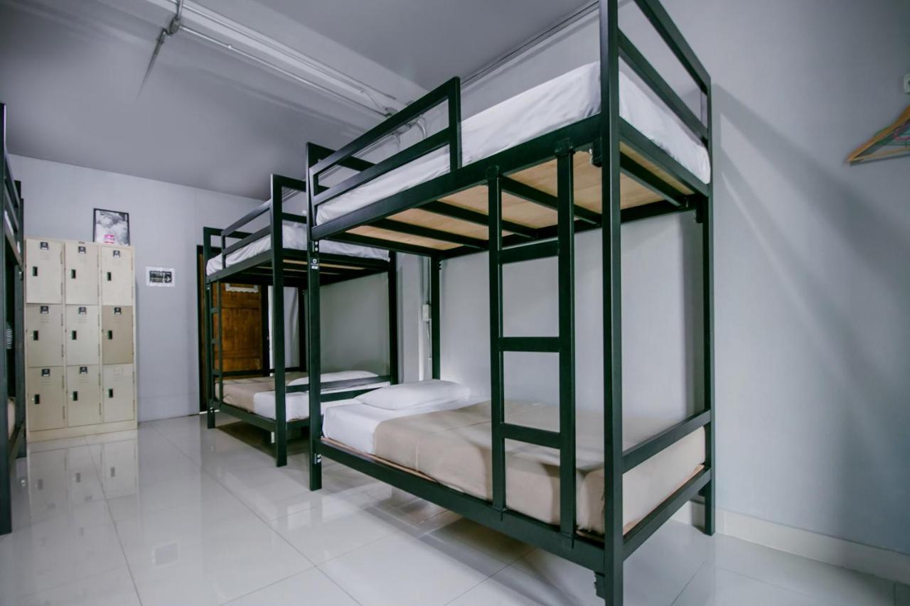 Oyo 421 Guyasuka Hostel & Cafe Bangkok Extérieur photo