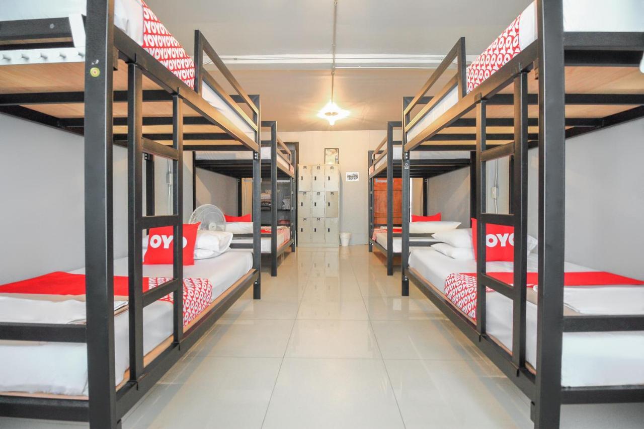 Oyo 421 Guyasuka Hostel & Cafe Bangkok Extérieur photo