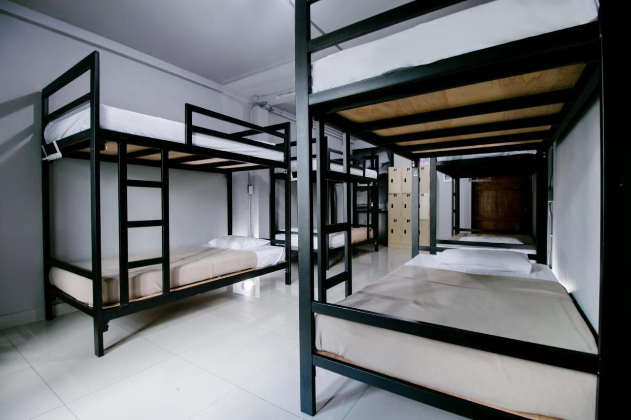 Oyo 421 Guyasuka Hostel & Cafe Bangkok Extérieur photo