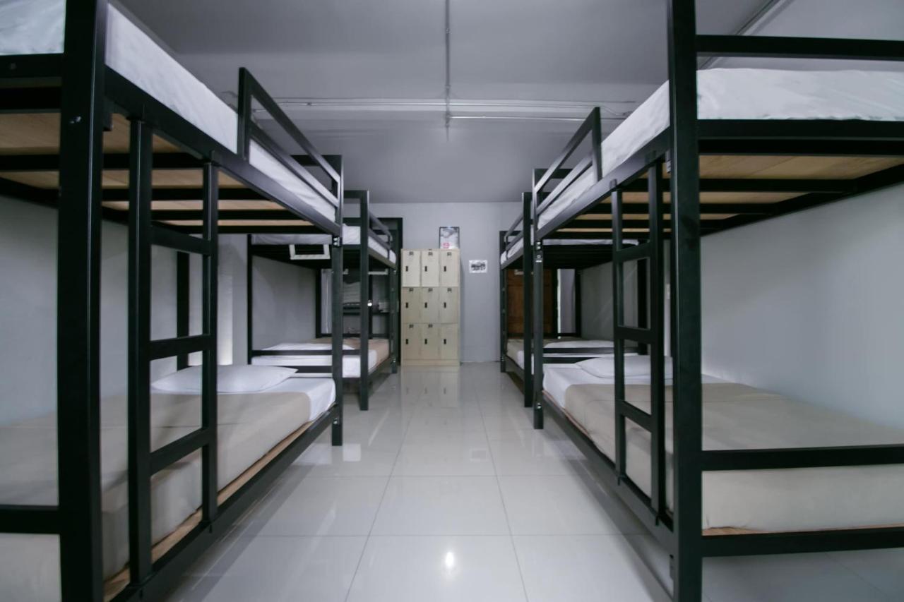 Oyo 421 Guyasuka Hostel & Cafe Bangkok Extérieur photo