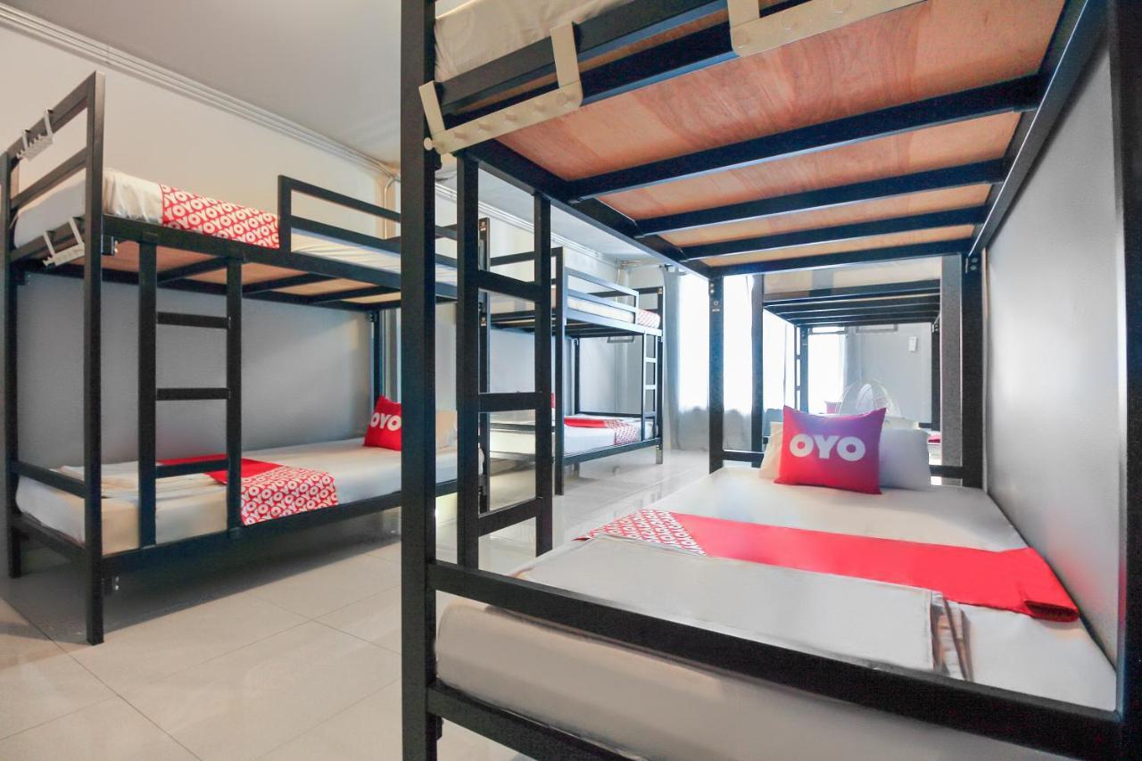 Oyo 421 Guyasuka Hostel & Cafe Bangkok Extérieur photo