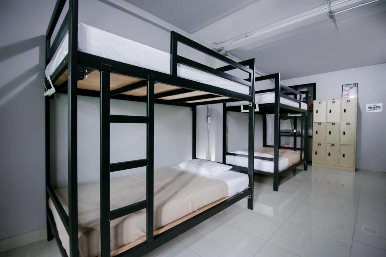 Oyo 421 Guyasuka Hostel & Cafe Bangkok Extérieur photo