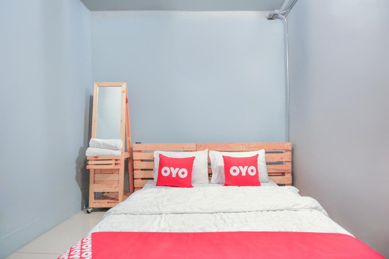 Oyo 421 Guyasuka Hostel & Cafe Bangkok Extérieur photo