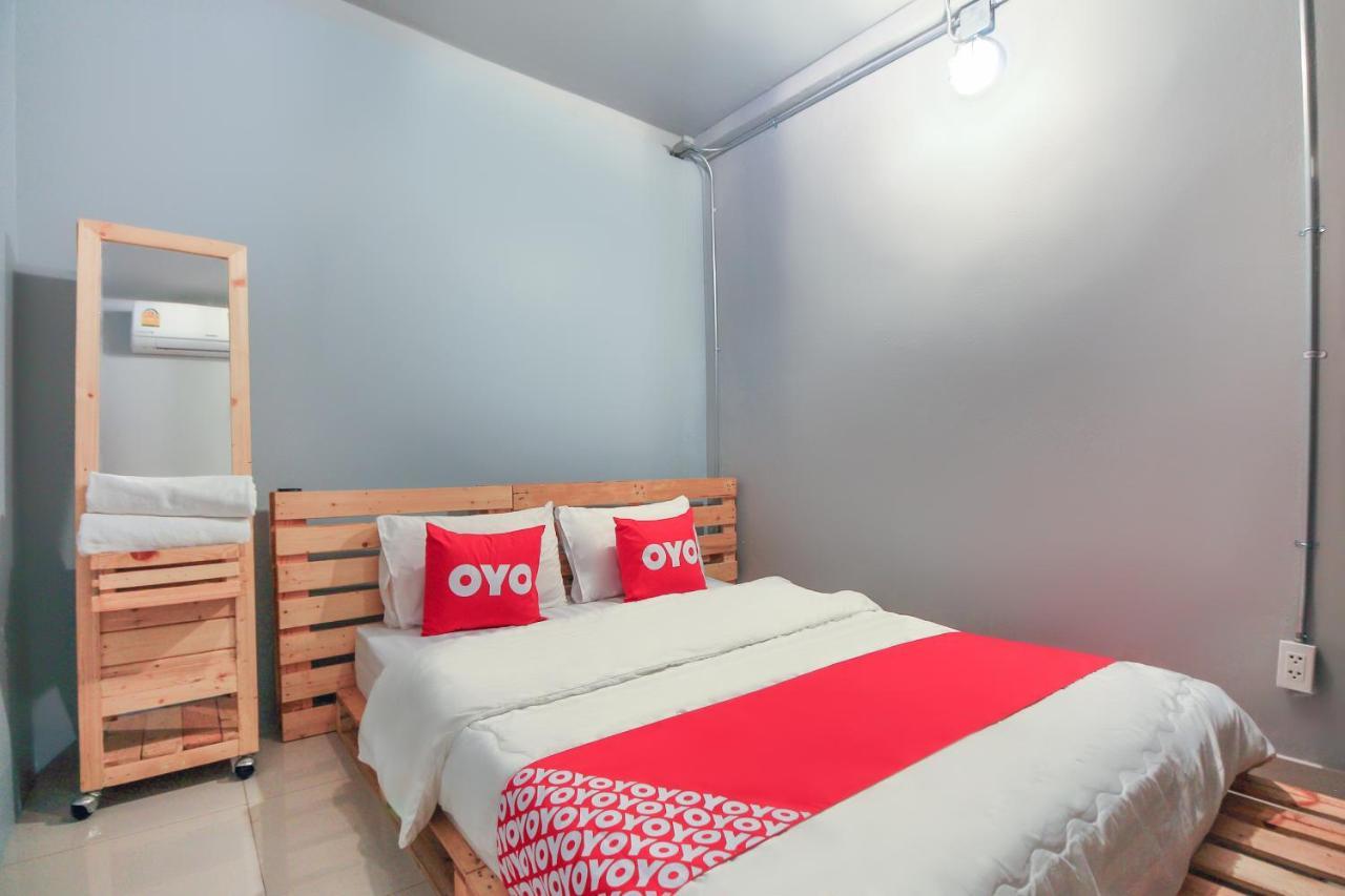 Oyo 421 Guyasuka Hostel & Cafe Bangkok Extérieur photo